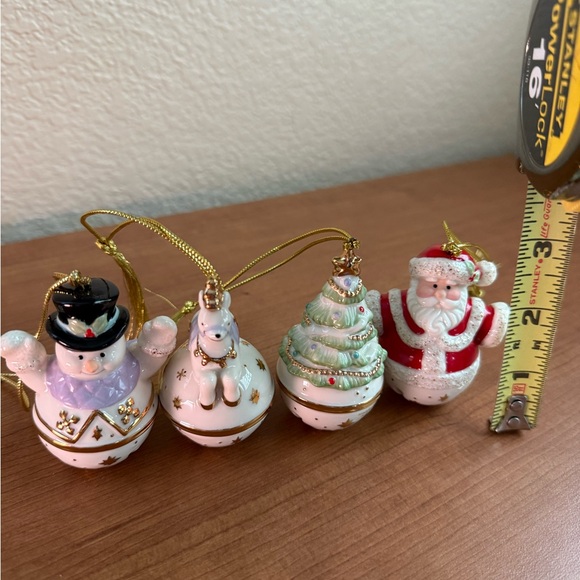 Lenox Set of 4 Mini Sleigh Bell
Ornaments Original
Packaging Excellent
Condition - Picture 7 of 8